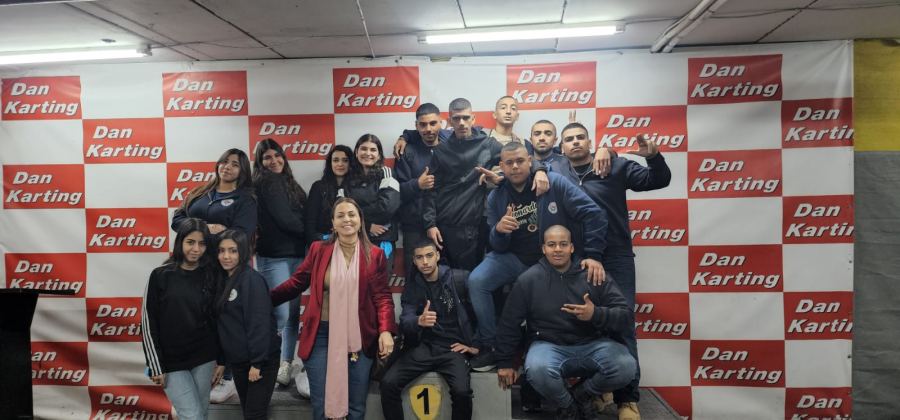 نجاح كبير واستثنائي لزيارة طلاب العواشر من كفر قرع الى مركز كارتينج حيفا